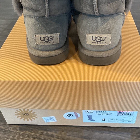 Child UGG Bailey Button Triplet Boot, Size 4 kids - Picture 2 of 7